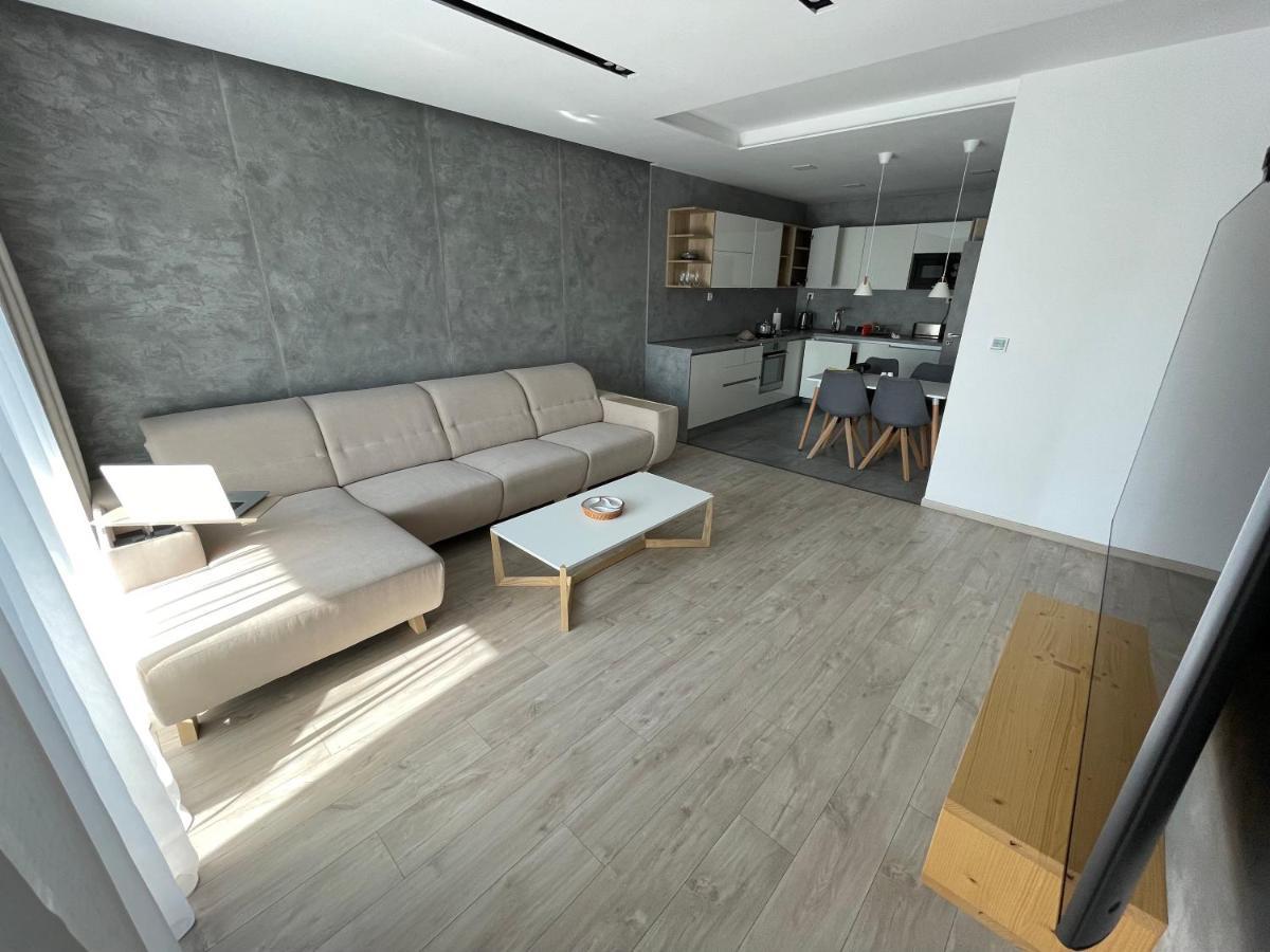 Greenbay Apartment With Free Parking Trenčín Zewnętrze zdjęcie