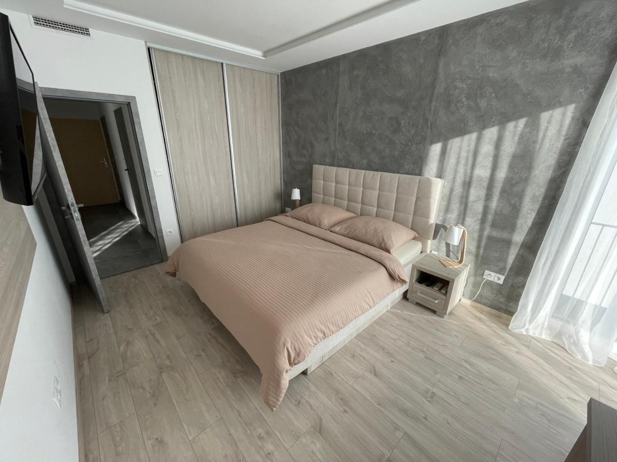 Greenbay Apartment With Free Parking Trenčín Zewnętrze zdjęcie
