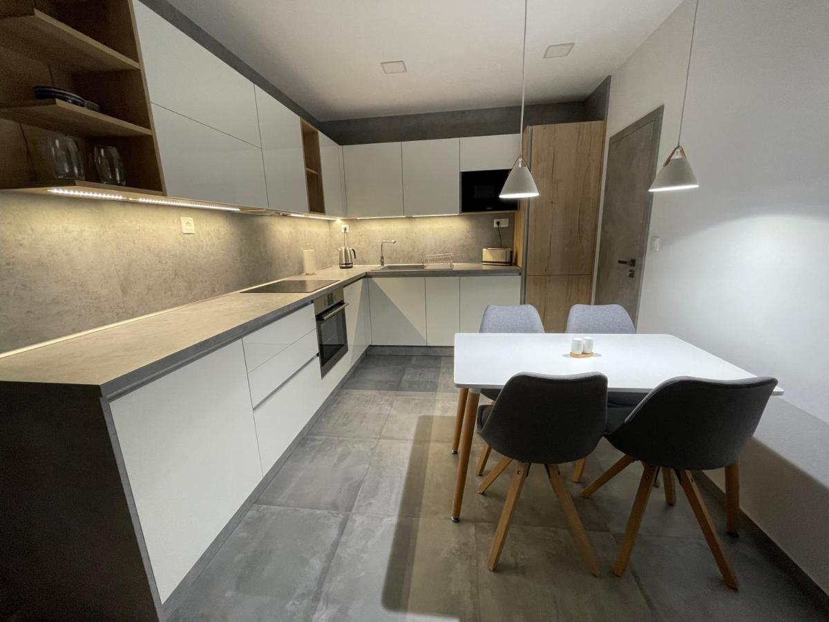 Greenbay Apartment With Free Parking Trenčín Zewnętrze zdjęcie