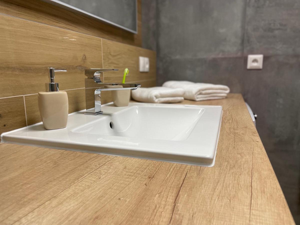 Greenbay Apartment With Free Parking Trenčín Zewnętrze zdjęcie