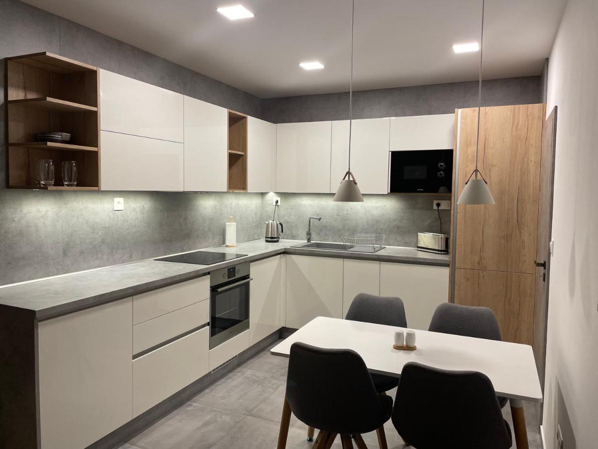 Greenbay Apartment With Free Parking Trenčín Zewnętrze zdjęcie